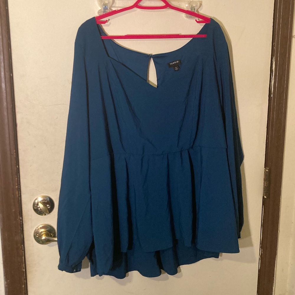 Long Sleeve Top with Keyhole Back
